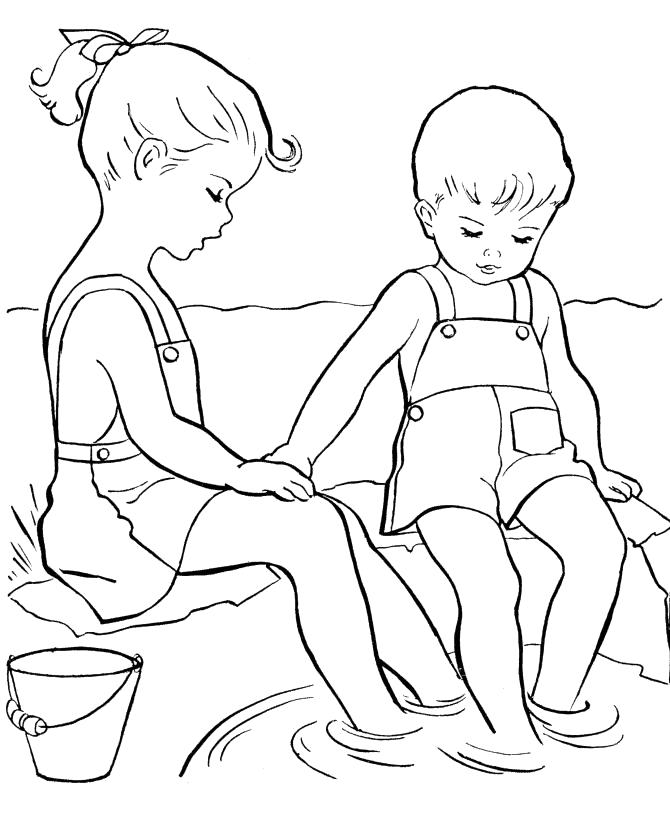 Раскраска Смотреть раскраску дети летом, дети сидят на берегу опустив ноги в воду . Лето
