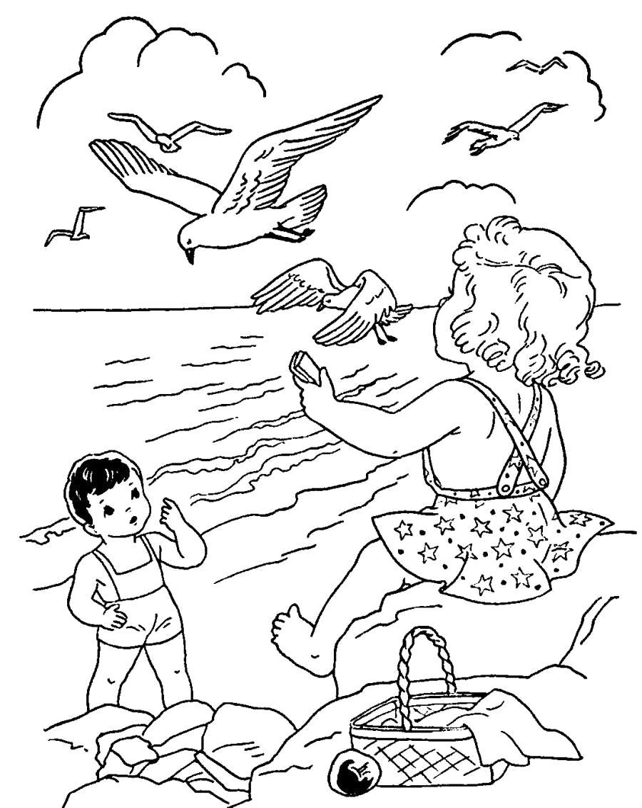 Раскраска Чайки на берегу моря и малыши . 