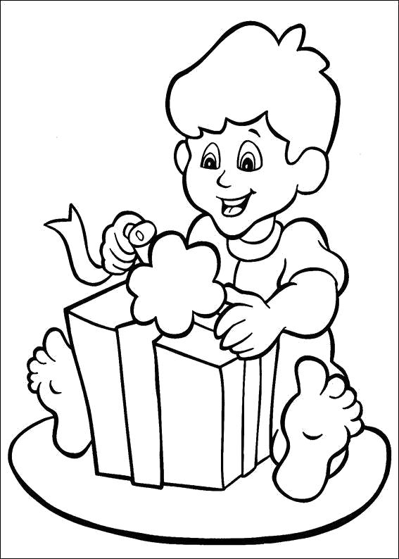 Название: Раскраска Новогодние раскраски для детей, мальчик открывает подарок. Категория: новогодние. Теги: новогодние.