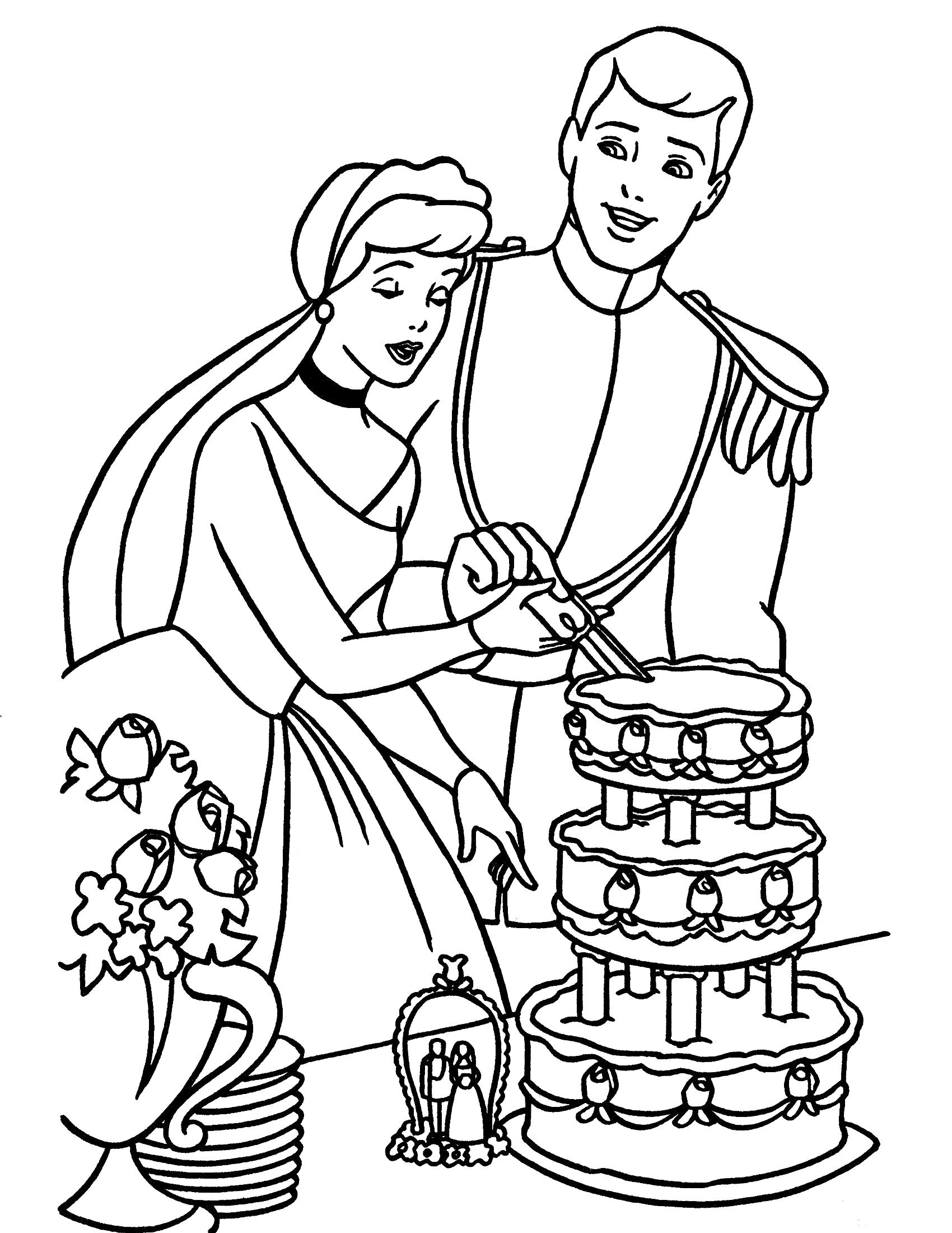 Раскраска Золушка и принц разрезают торт. Скачать торт.  Распечатать еда
