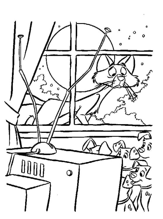 Раскраска  для детей - 101 далматинец, собаки смотрят телевизор, за окном кот. Скачать 101 далматинец.  Распечатать 101 далматинец